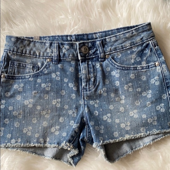 All shorts 2/$30 ✅ Lauren Conrad denim cut offs - Picture 1 of 6